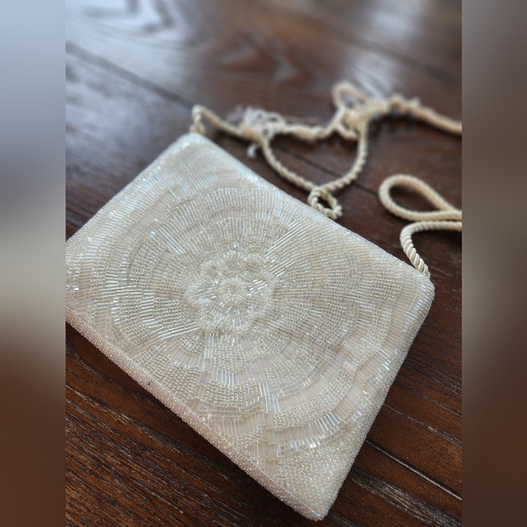 Gorgeous Fully Beaded Cream Shoulder bag - Picture 2 of 7